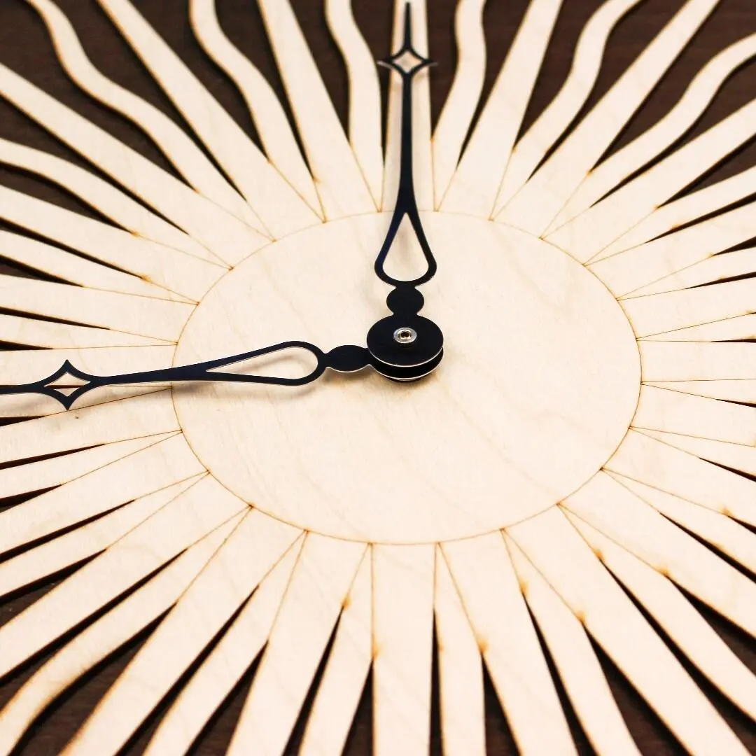 2024/06/115_handcrafted-wooden-sundial-design-clock-roman-numerals-layered-wood-4.webp