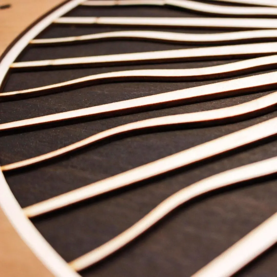 2024/06/115_handcrafted-wooden-sundial-design-clock-roman-numerals-layered-wood-7.webp