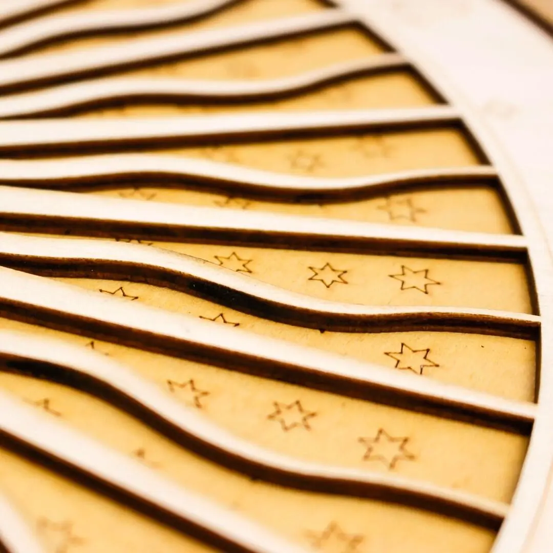 2024/07/114-Handcrafted-wooden-clock-with-detailed-star-engravings-4.webp