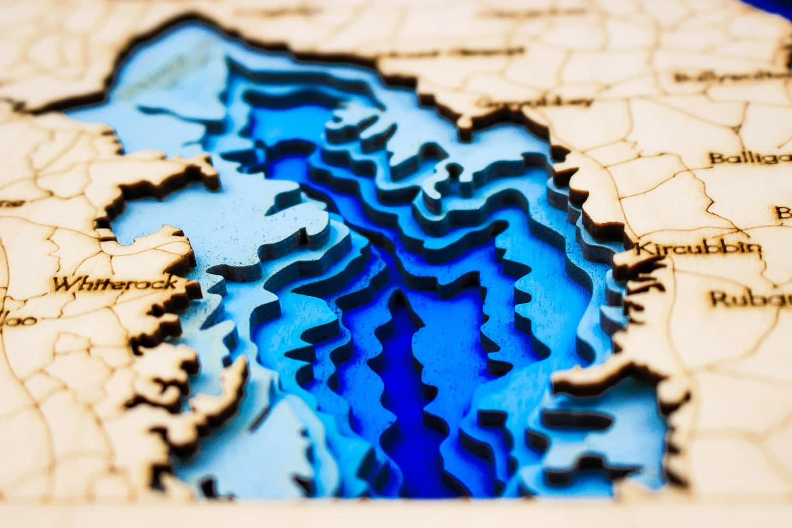 mapy-sveta_belfast-nautical-3d-wooden-depth-map__6rk0f9hw64i.webp