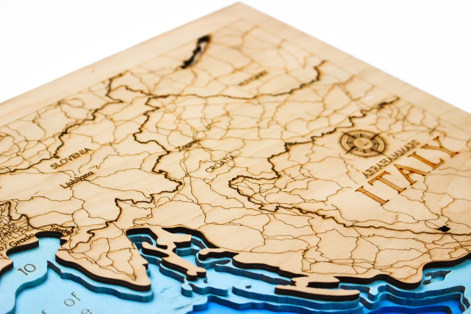 sea-maps_italy-nautical-3d-wooden-depth-map__bihpns1885j.webp