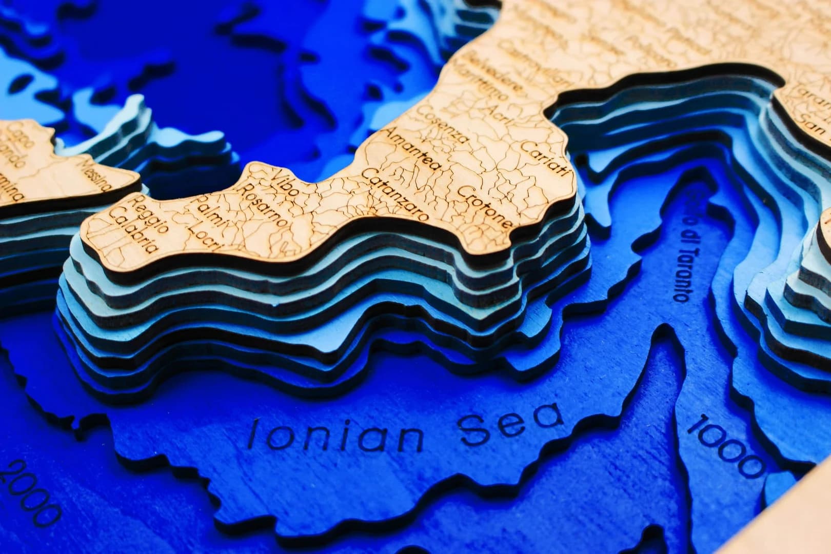 sea-maps_italy-nautical-3d-wooden-depth-map__c9b1wx9ahac.webp