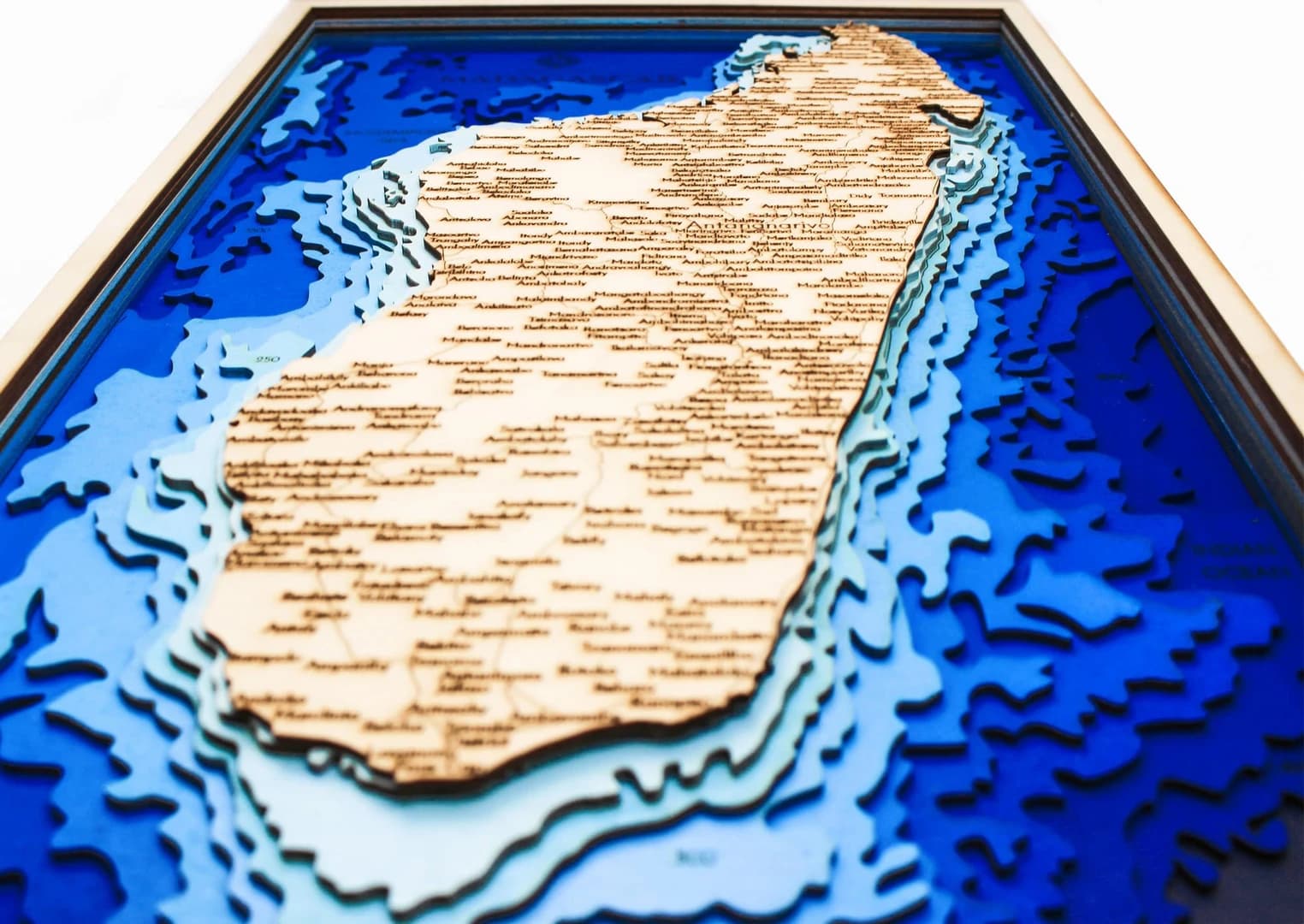 sea-maps_madagascar-nautical-3d-wooden-depth-map__9g170zg8nw4.webp