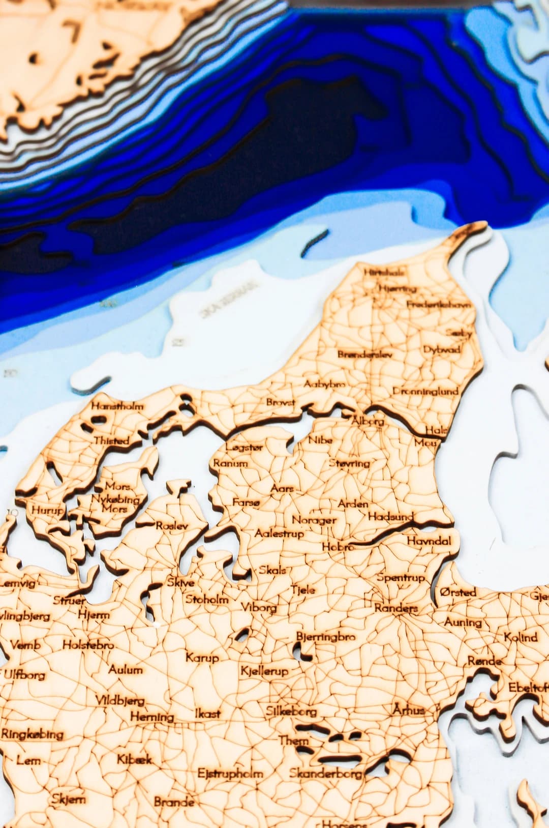 sea-maps_uae-nautical-3d-wooden-depth-map__fvs4nl1svus.webp