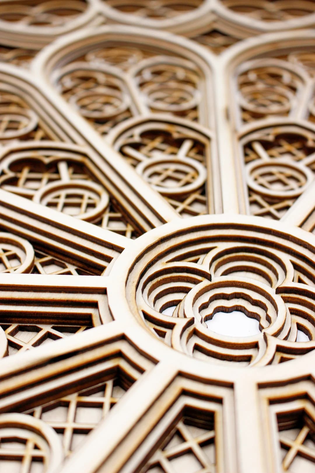 viacvrstvove-mandaly_notre-dame-rose-window-7-layer-wooden-mandala__3tj9pdgzsjl.webp