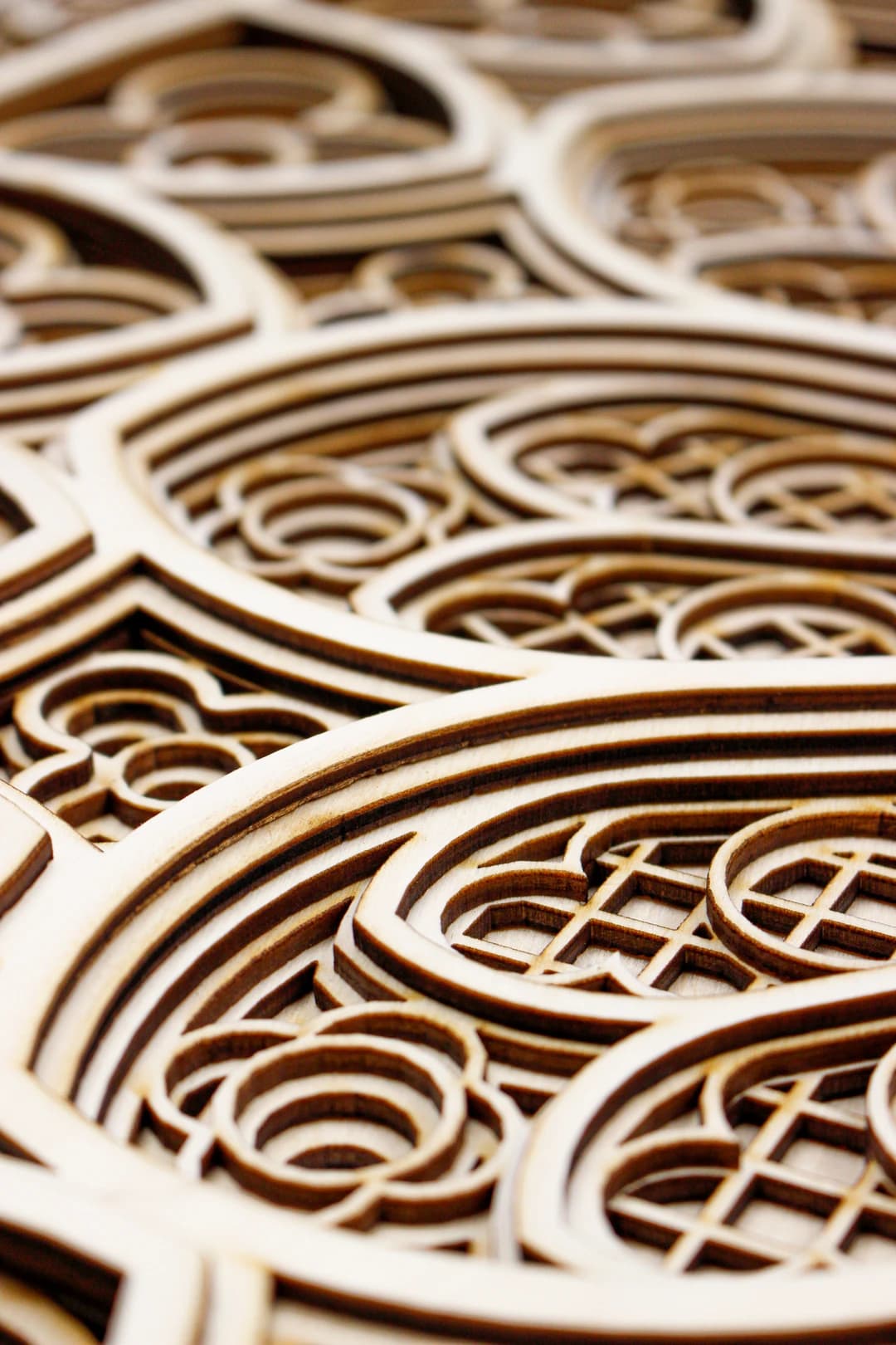 viacvrstvove-mandaly_notre-dame-rose-window-7-layer-wooden-mandala__hbjfednlm6o.webp