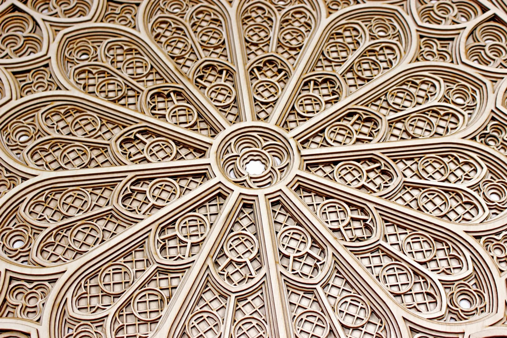viacvrstvove-mandaly_notre-dame-rose-window-7-layer-wooden-mandala__qgq1ush03qr.webp