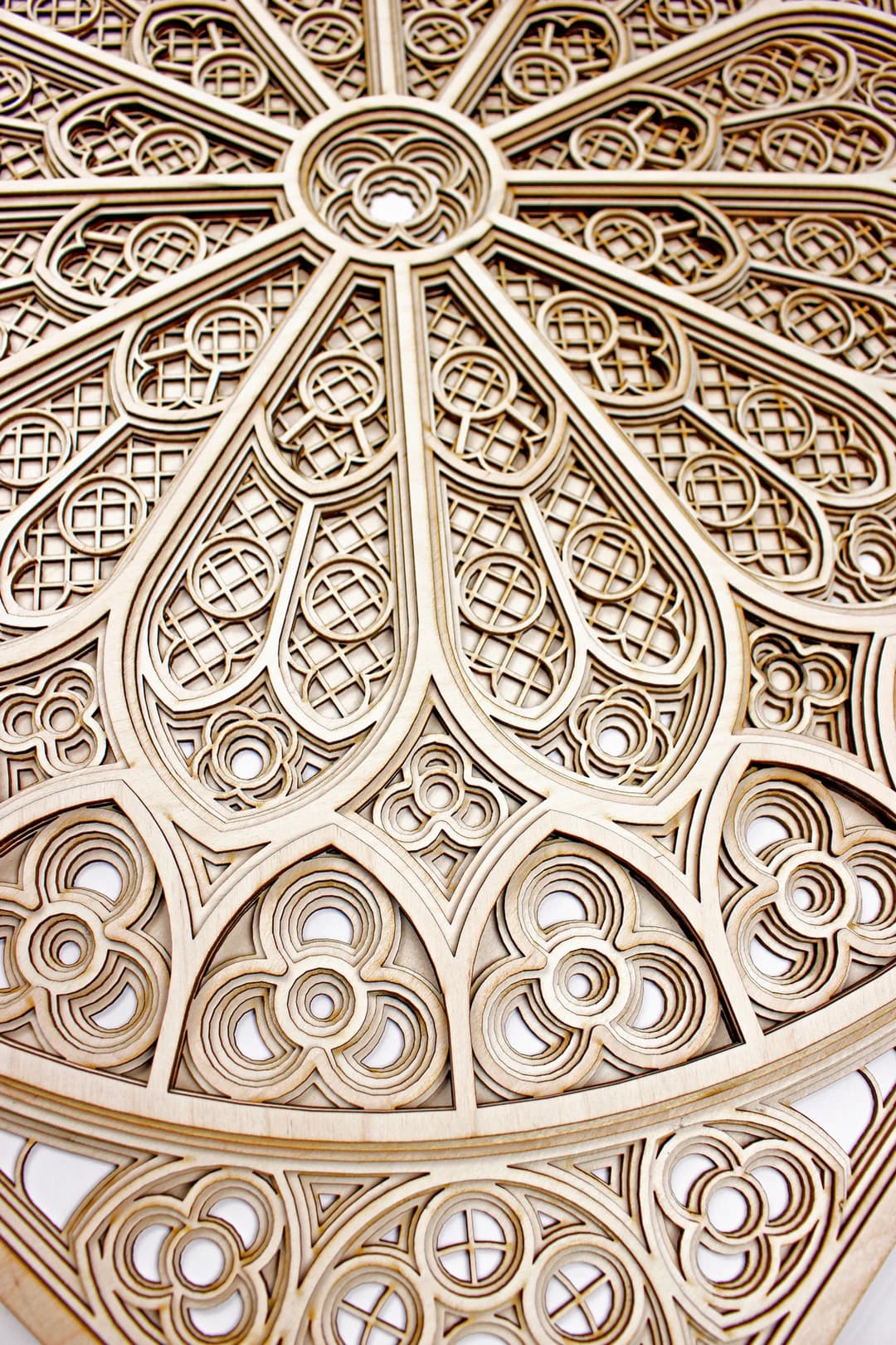 viacvrstvove-mandaly_notre-dame-rose-window-7-layer-wooden-mandala__vt94own4up.webp